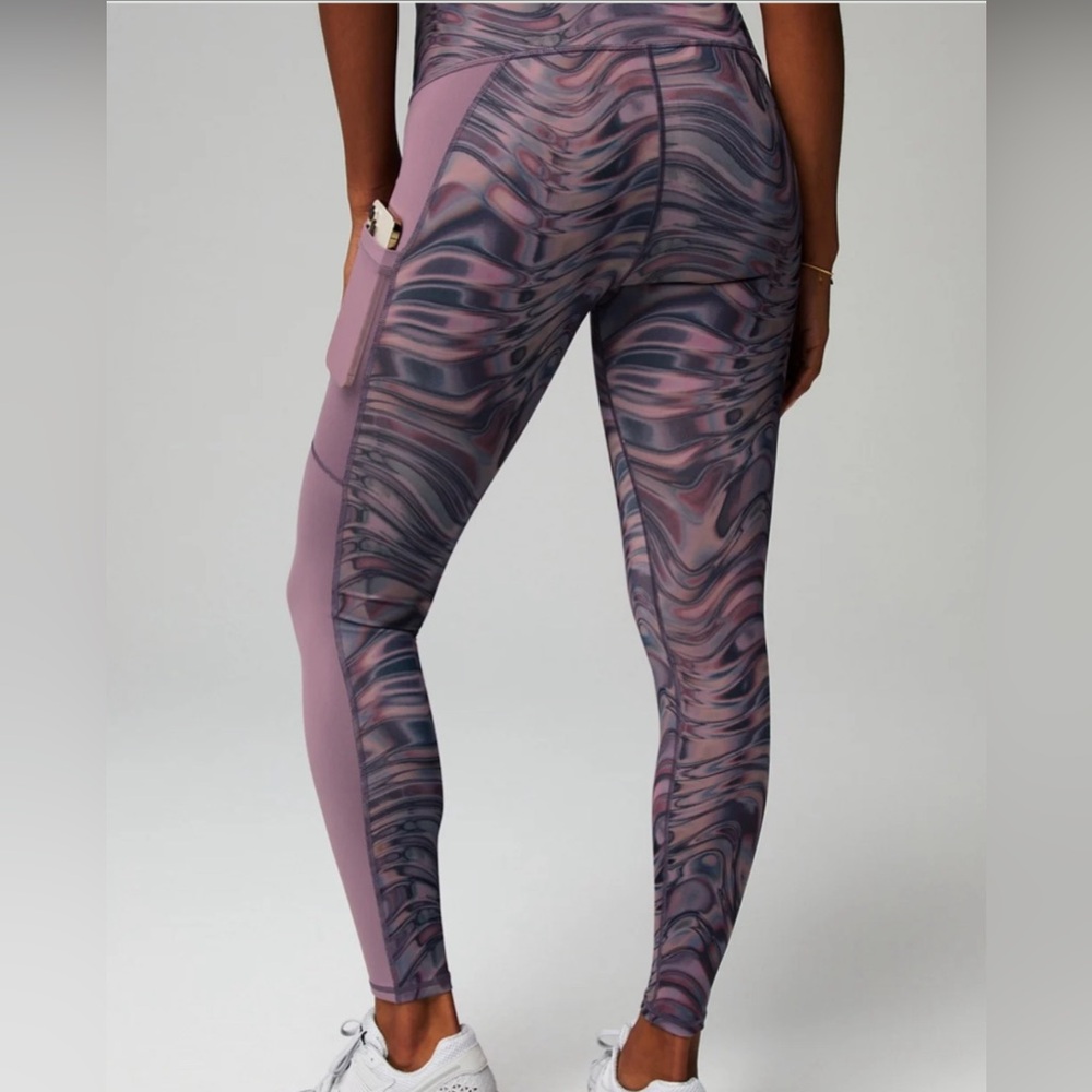 NWT Fabletics On The Go High Waisted 7/8 Ankle Chrome Plum Leggings Size Med 8